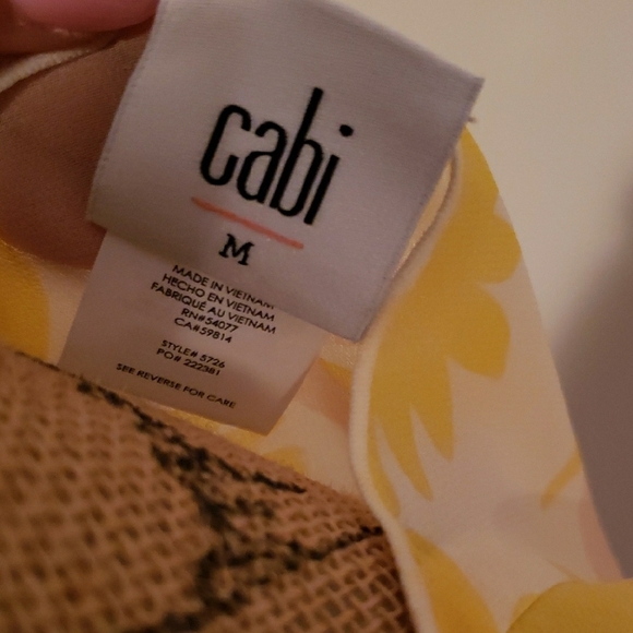 Floral Sleeveless Blouse - Picture 2 of 5